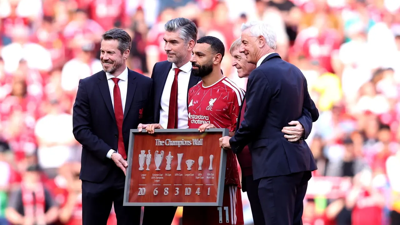 الهلال السعودي يضم مهندس صفقات ليفربول وتطورات جديدة بشأن انتقال محمد صلاح